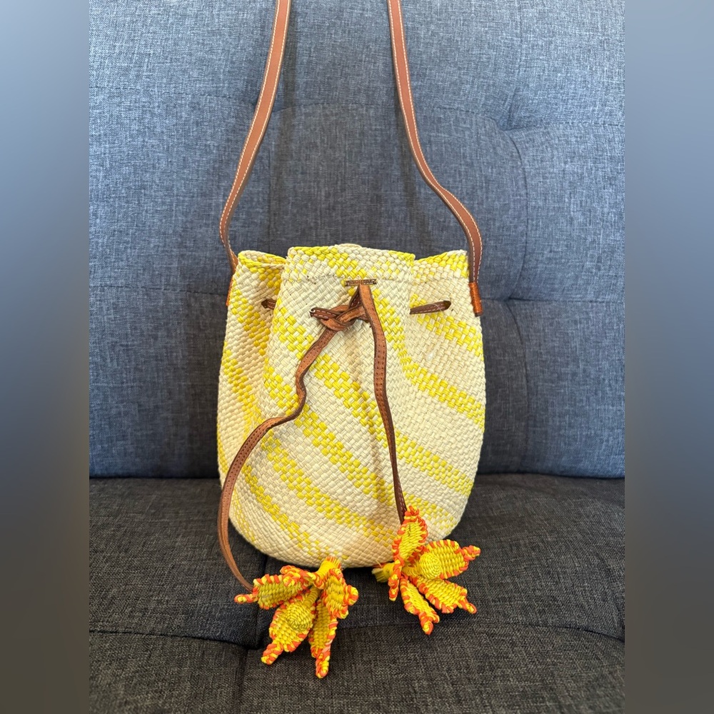 MERCEDES ZALASAR raffia bucket bag,made in Colombia,NWOT